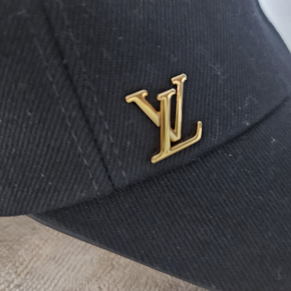 LV BLACK HAT - Picture 11 of 16